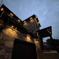 Beautiful-llumination-in-Montral-with-Gemstone-Lights-A-permanent-outdoor-lighting-solution 7